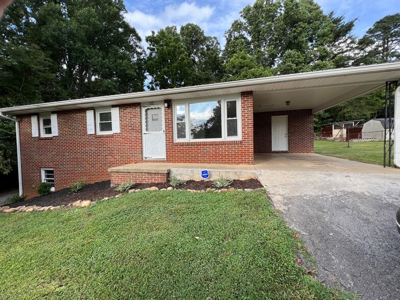 Primary Photo - 112 Evergreen Rd