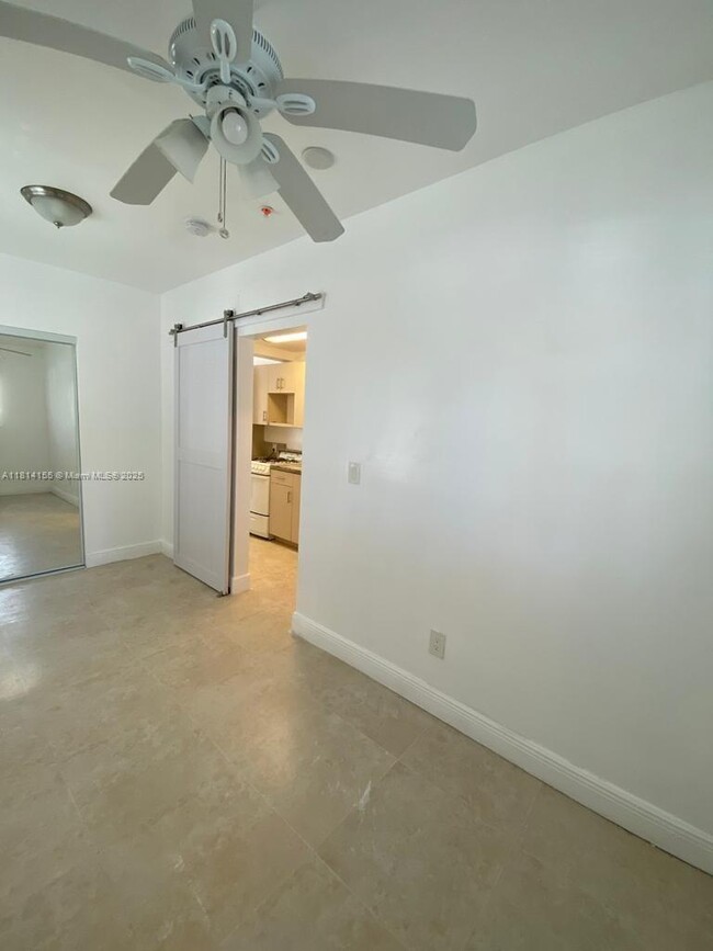 Building Photo - 220 Collins Ave