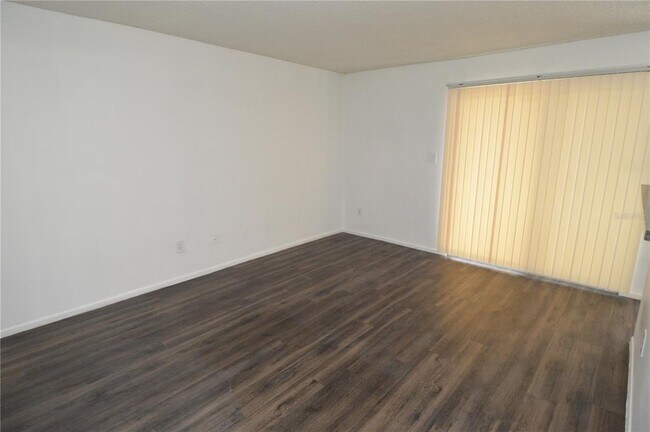 Building Photo - 8742 Mallard Reserve Dr