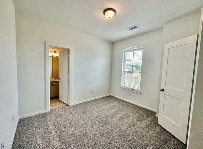 Building Photo - 1619 Rustling Creek Dr