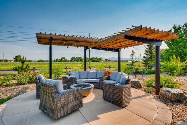 Building Photo - Spacious 5 BDR Family Home in Niwot