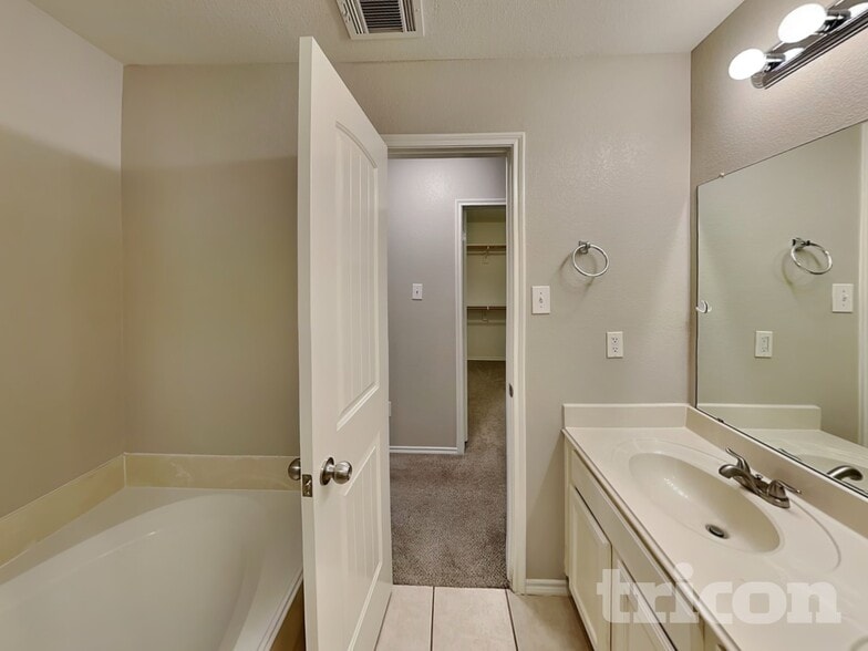 Building Photo - 711 Lentisco Dr