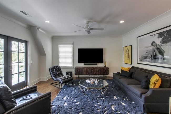 Building Photo - 4004 Lealand Ln