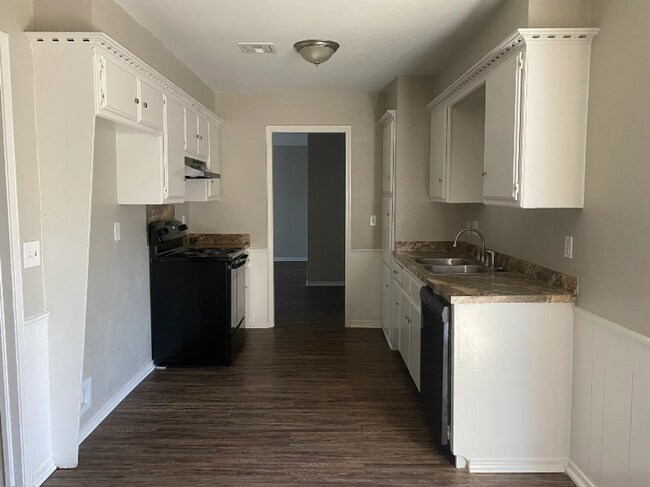 Building Photo - Charming 3-Bed, 2-Bath OKC Home with Fence...