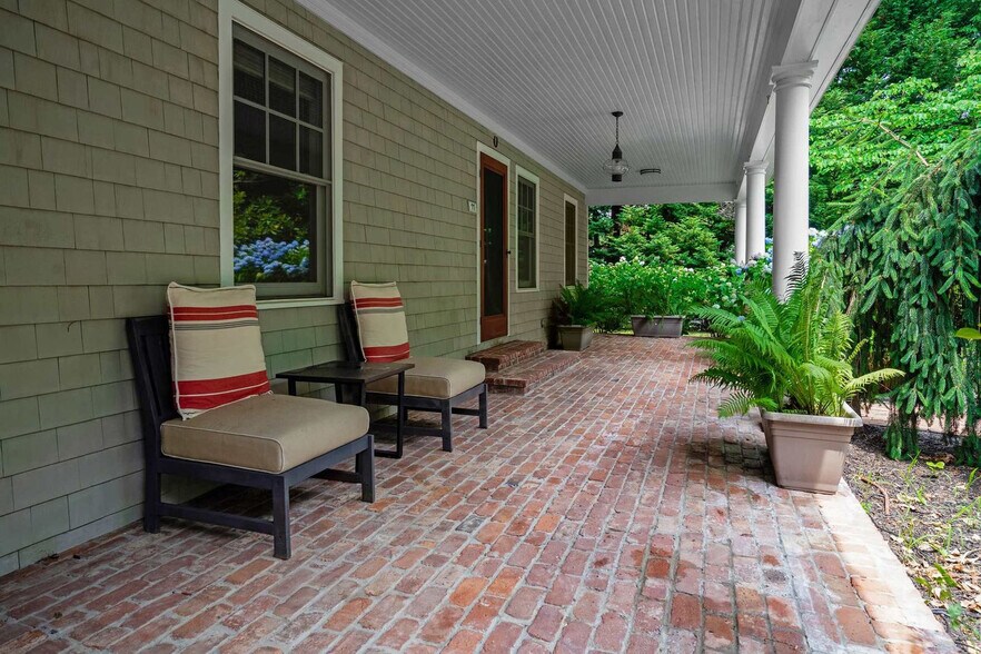 Building Photo - 11 The Pkwy