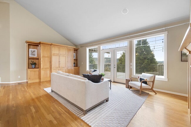 Building Photo - Beautiful, Spacious, Damascus Home with Incredible Views