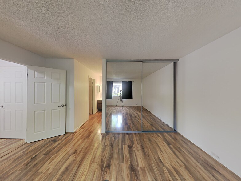 Building Photo - 639 Woodside Sierra