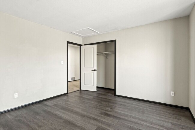 Building Photo - Huge Open-Concept Home in the Vibrant Briargate Neighborhood!