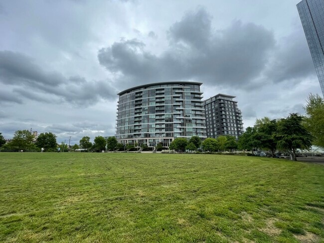 Building Photo - Incredible 1Bd/1Ba Fully Furnished Condo in the Pearl!!!! Corner Unit with Spectacular Views & Ga...