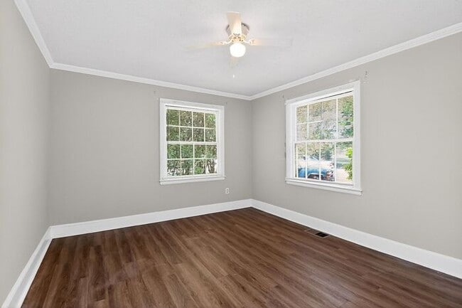 Building Photo - 3BD/2BA Single Family Home on Large Lot!