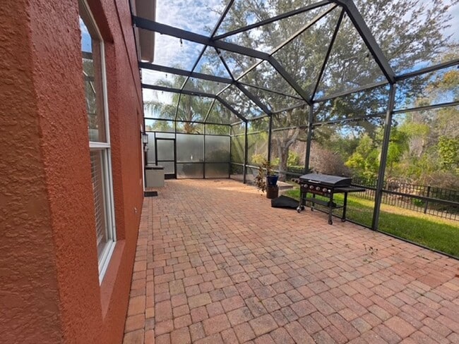 Building Photo - Beautiful and Spacious