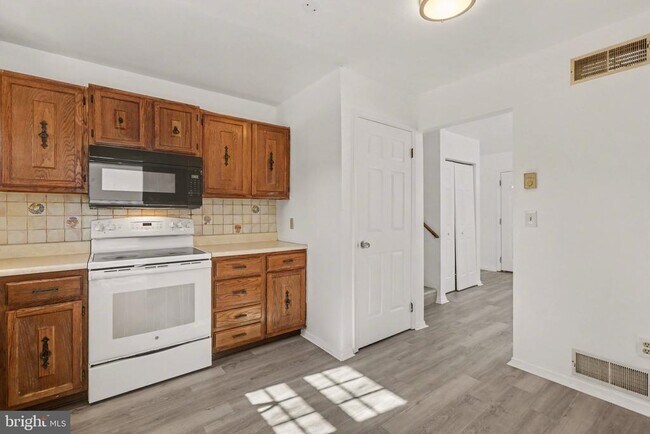 Building Photo - 2109 Highland Ct