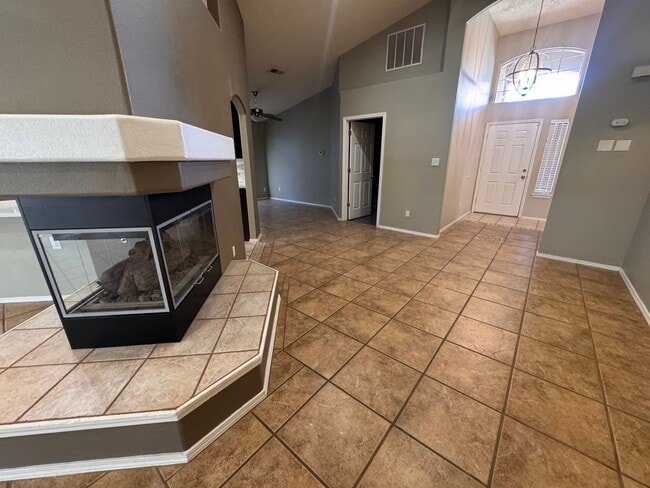 Building Photo - 9701 Tapatio Dr NW