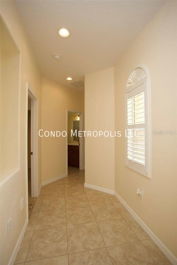 Building Photo - 1053 Lascala Dr