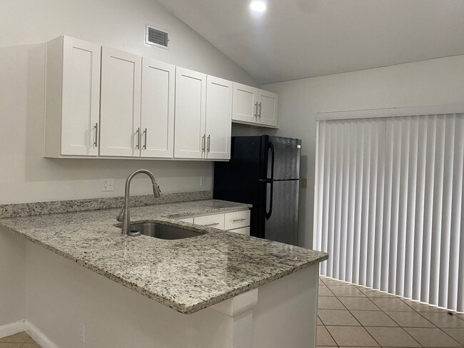 Building Photo - Winter Garden 2 Bedroom 2 Bath home