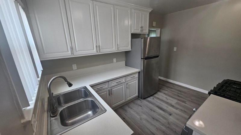 Building Photo - 812 N Fuller Ave