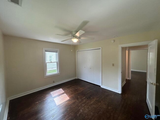 Building Photo - 1411 Halsey Ave NE