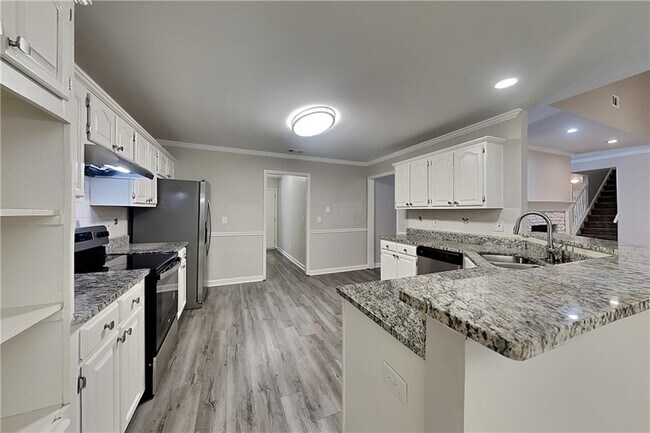 Building Photo - 5025 Oak Hollow Dr NW
