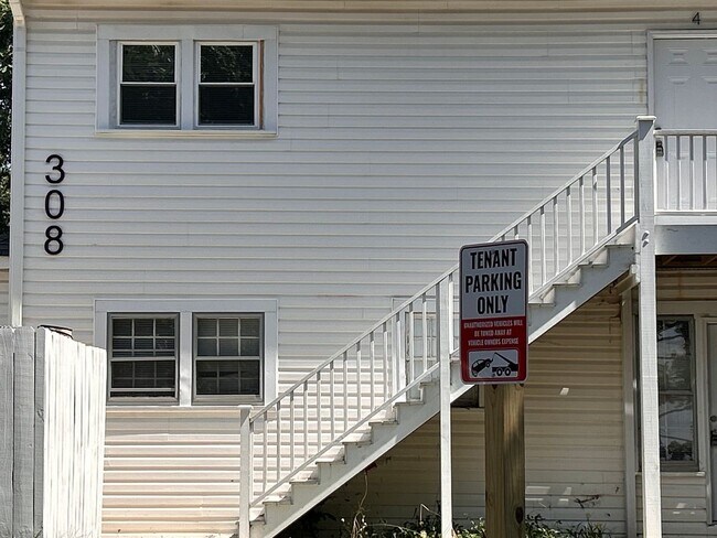 Building Photo - 308 W Kivett St