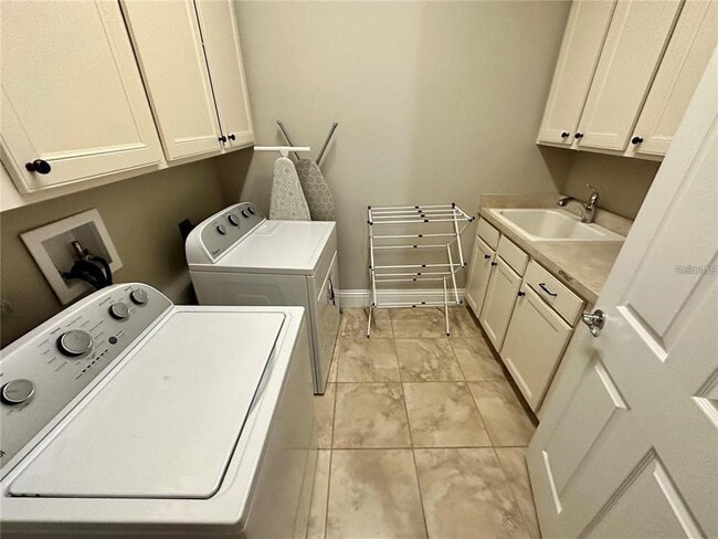 Building Photo - 9569 Royal Estates Blvd