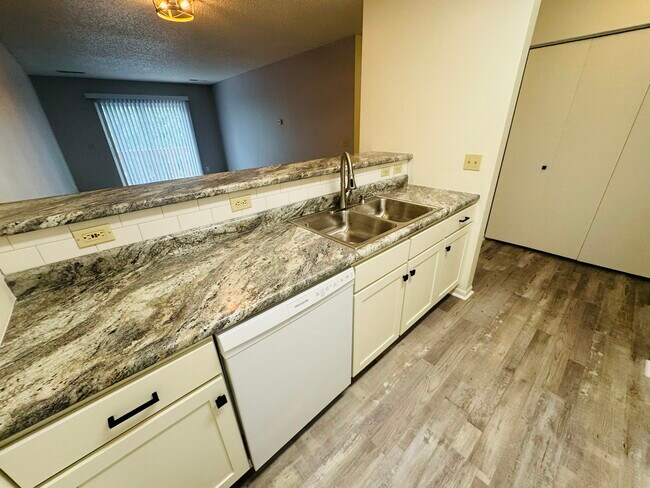 Building Photo - 365 Beaver Kreek Center