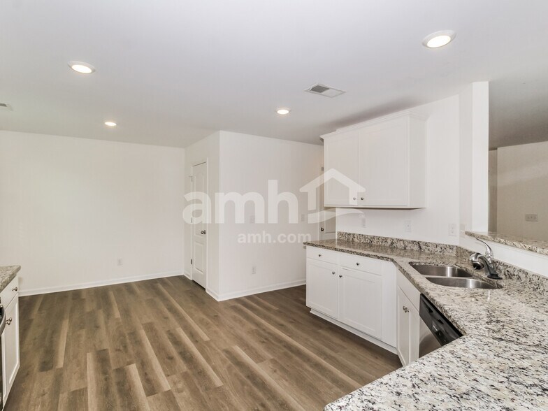 Building Photo - 7117 Spaniel Ct