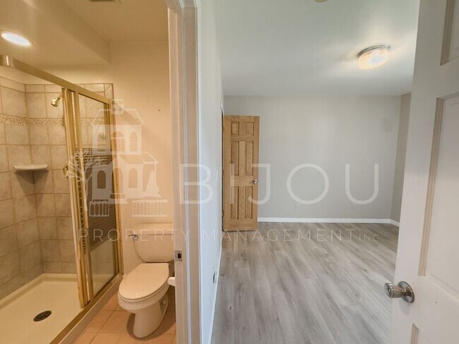 Building Photo - 4030 Meadowdale Pl