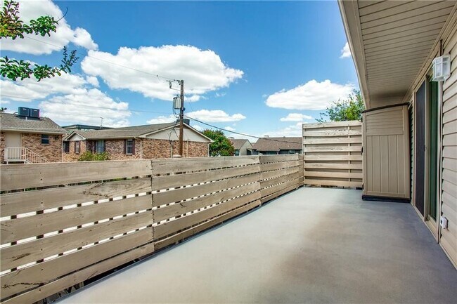 Building Photo - 5833 Birchbrook Dr