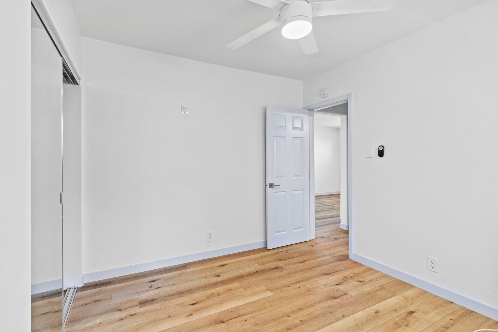 Building Photo - 1078 E 7th St