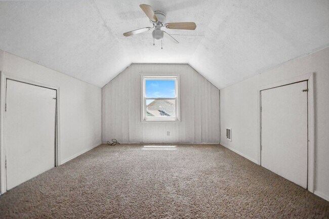 Building Photo - Pet Friendly Three Bedroom!