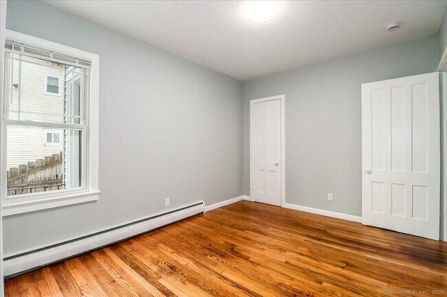 Building Photo - 9 Nicholas Square