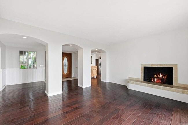 Building Photo - 2205 Cameo Rd