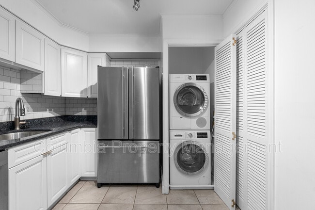 Building Photo - 1077 30th St NW