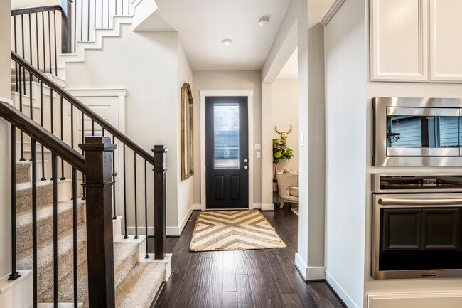 Building Photo - 222 Thistle Dr