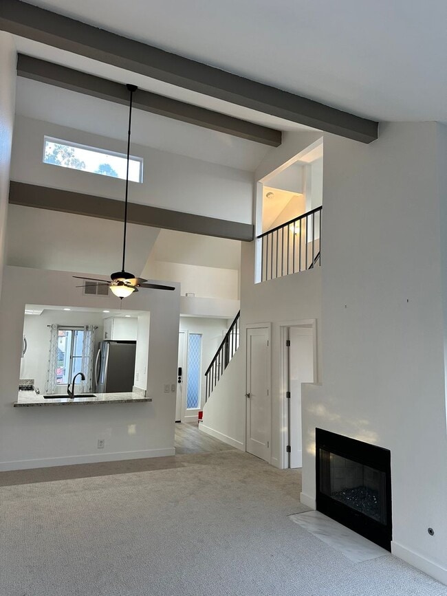 Building Photo - Charming Loft Condo with Balconies, Vaulted Ceilings & Fireplace – For Lease