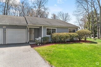 Building Photo - 164 Carriage Ct