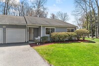 Building Photo - 164 Carriage Ct