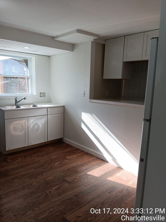 Building Photo - Spacious 5-Bedroom 2 Bath  Home in Historic Downtown Charlottesville