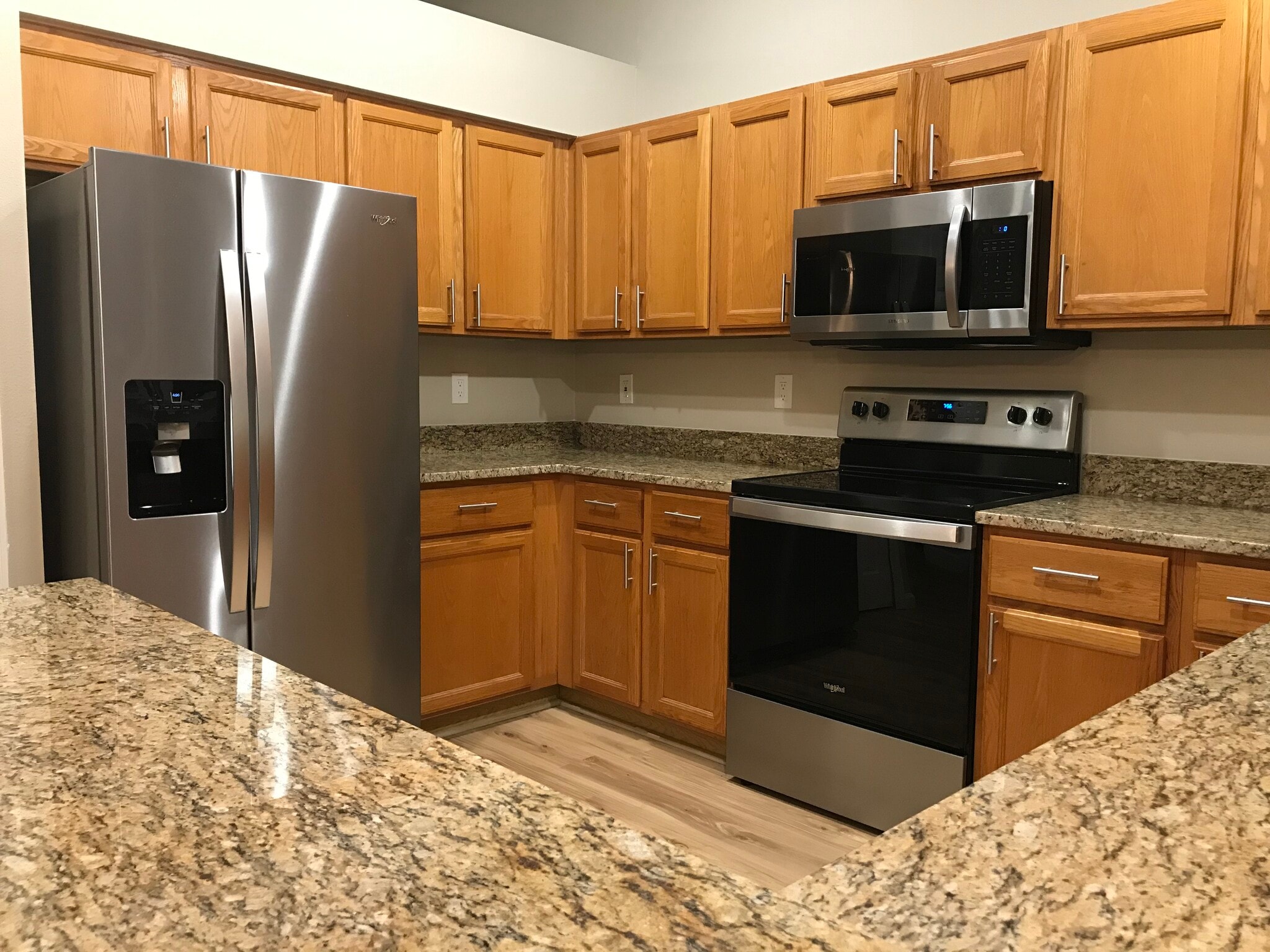 Kitchen - 760 Riviera Dr NE