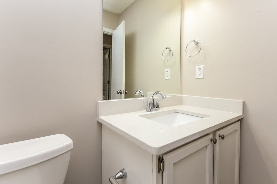 Building Photo - 1394 Luther Way