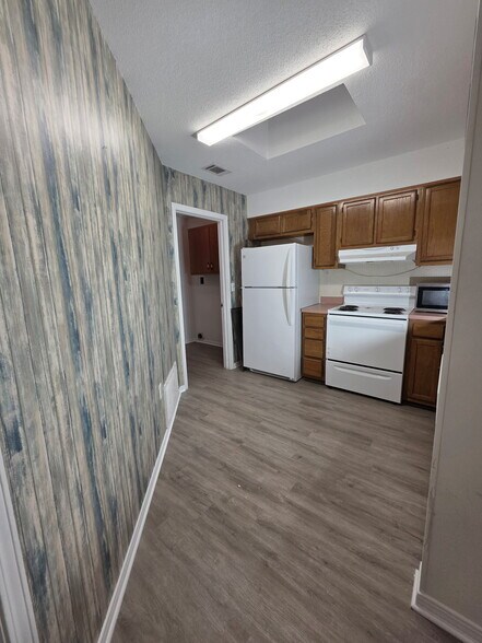 Building Photo - 8 Viking Dr NW