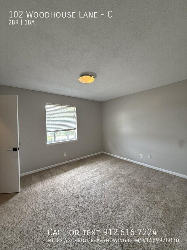 Building Photo - 102 Woodhouse Ln