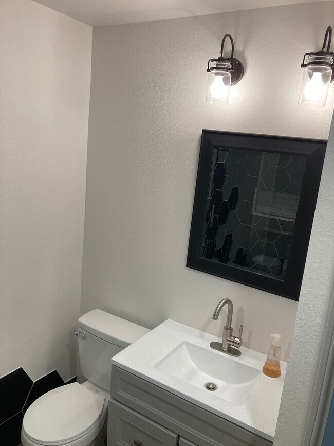 Building Photo - 147 N Kowald Ln