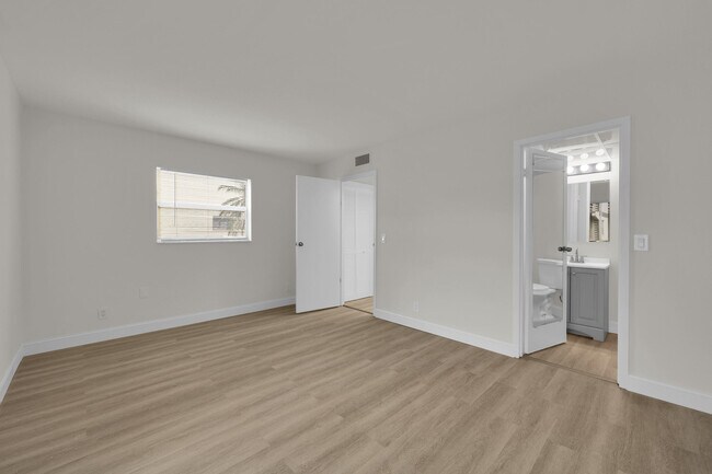 Building Photo - 146 Saxony D