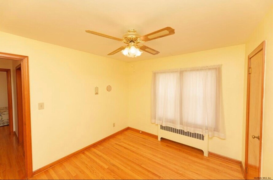 Bed room - 47 Lockrow Blvd