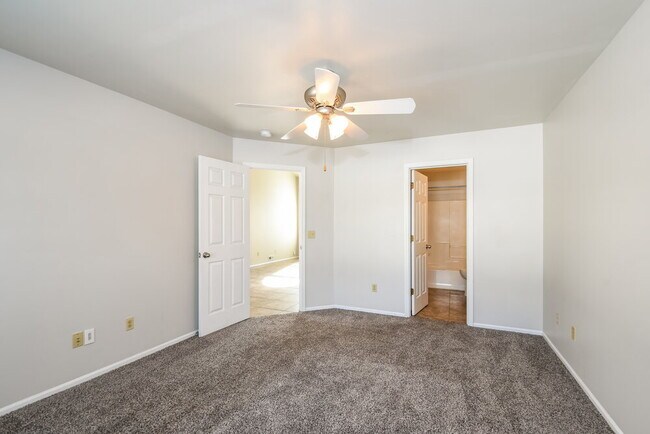 Building Photo - 753 Liberty Village Dr