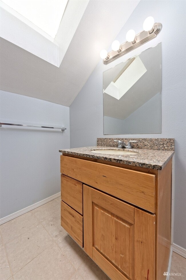 Building Photo - 31 E Peyton Pl