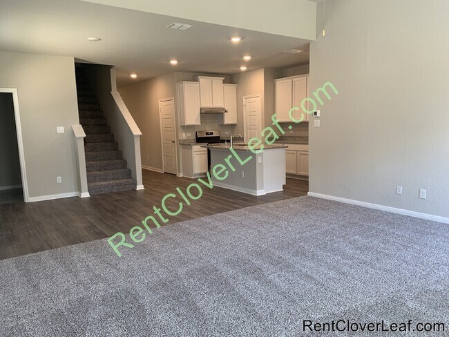 Building Photo - Available Now: 5 bed 3 Full bath
