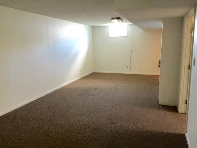 Building Photo - 111 Pleasureville Rd