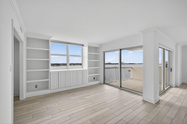 Building Photo - 2600 N Flagler Dr